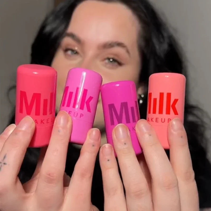 Blush em Bastão Milk: Beleza e Praticidade em um Só Produto